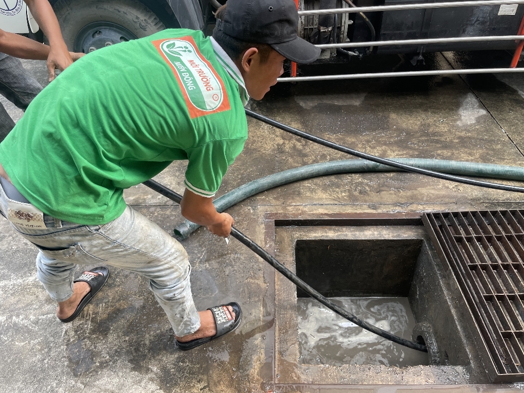 Thi công vệ sinh cống rãnh tại KCN Bình Đường