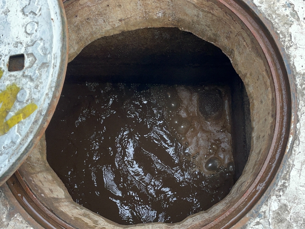 Thu gom – vận chuyển bùn thải tại kcn long thành