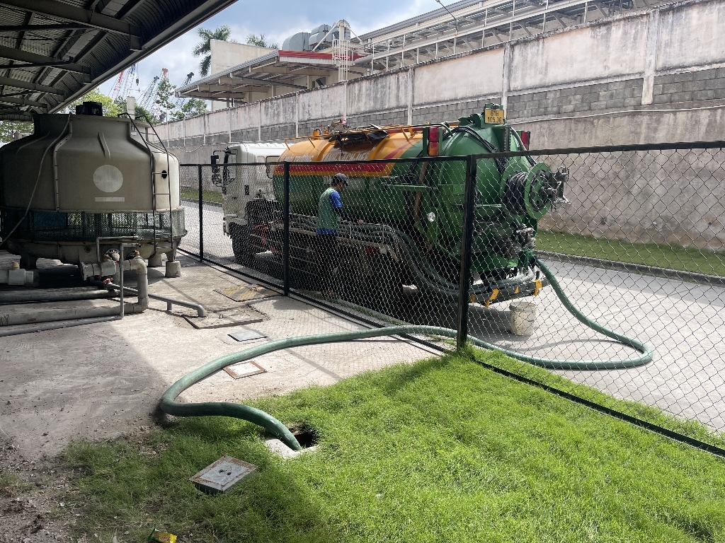 Cho thuê xe bồn và nhân công hút - vận chuyển nước thải